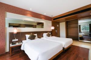 Postel nebo postele na pokoji v ubytování 7 Apple Hotel Pimpri Pune