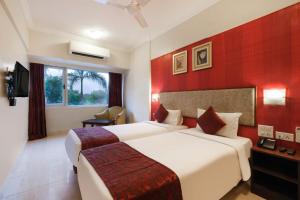 Postel nebo postele na pokoji v ubytování 7 Apple Hotel Pimpri Pune