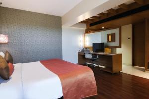 Postel nebo postele na pokoji v ubytování 7 Apple Hotel Pimpri Pune