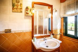 A bathroom at Villacambote5 Még 19 kép