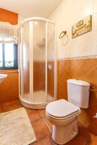 A bathroom at Villacambote5