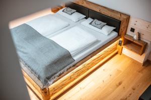 Säng eller sängar i ett rum på Zugspitze Apartment Weit.Blick