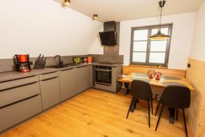 Virtuvė arba virtuvėlė apgyvendinimo įstaigoje Zugspitze Apartment Weit.Blick