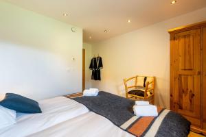 Posteľ alebo postele v izbe v ubytovaní Chalet le 4 - numéro 4