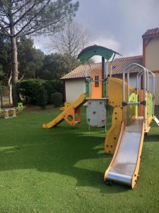 Photo de la galerie de l'établissement Villas du lac Appart 4 à 6 personnes, à Soustons