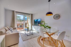 Posedenie v ubytovaní VB Palm Avenue 1BDR Apt