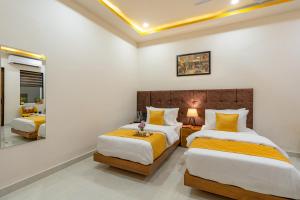 Ein Bett oder Betten in einem Zimmer der Unterkunft The Social Stays Jaipur formerly ArtBuzz