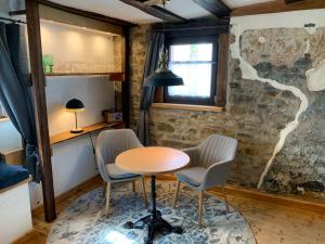 Kuchyň nebo kuchyňský kout v ubytování Ferienhaus Eifelstuben mit Charme - Bauernstube Vulkaneifel - Nähe See und Burgruine