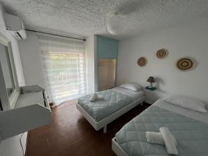 Postel nebo postele na pokoji v ubytování Ciel apartment, 5 minutes walk from Ipsos beach!