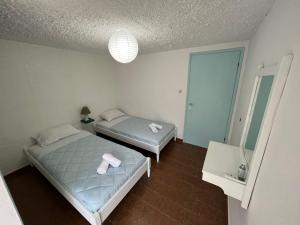 Postel nebo postele na pokoji v ubytování Ciel apartment, 5 minutes walk from Ipsos beach!