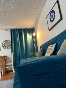 Posezení v ubytování Ciel apartment, 5 minutes walk from Ipsos beach!
