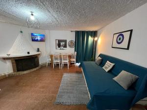TV a/nebo společenská místnost v ubytování Ciel apartment, 5 minutes walk from Ipsos beach!