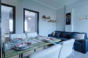 Гостиная зона в Akis Villa Studios & Apartment with Pool by Hotelius