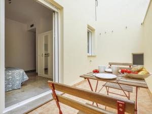 a kitchen with a wooden table and a bench at Alcalá del Rio! bajo A in Alcalá del Río