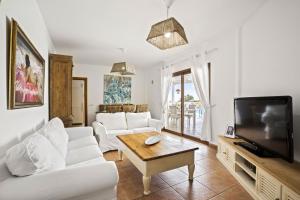 TV a/nebo společenská místnost v ubytování Villa Flora - VipVipVillas