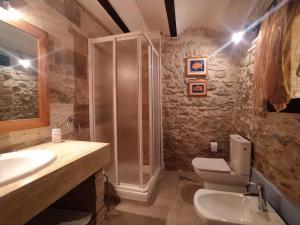 Kúpeľňa v ubytovaní Casa Rural Mirador de la Torre + 23 fotografií