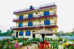 Hotel Nepal Inn Sauraha外面的花园