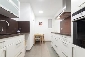 Kuchyň nebo kuchyňský kout v ubytování Key Gracia Apartments