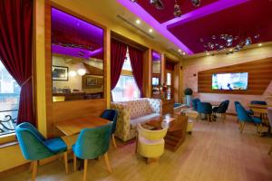 TV a/nebo společenská místnost v ubytování Hotel City Savoy