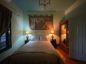 a bedroom with a large bed with two lamps at Pitstop Lodge Guesthouse B&B in Warwick