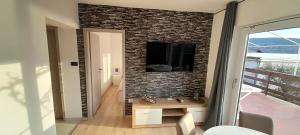 TV a/nebo společenská místnost v ubytování Apartments Borić