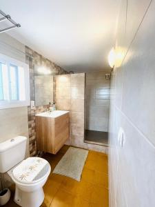 Koupelna v ubytování Casira, casitas en kamers, Viñuela, Andalucía