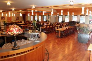 Restavracija oz. druge možnosti za prehrano v nastanitvi Hotel Kruunupuisto