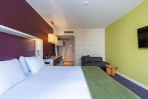 Postel nebo postele na pokoji v ubytování Amrâth Airport Hotel Rotterdam