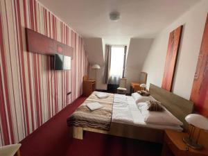 Posteľ alebo postele v izbe v ubytovaní Hotel Minaret&Étterem