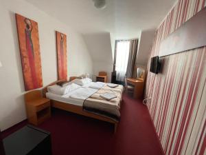 Posteľ alebo postele v izbe v ubytovaní Hotel Minaret&Étterem