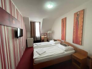 Posteľ alebo postele v izbe v ubytovaní Hotel Minaret&Étterem