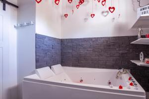 Ảnh trong thư viện ảnh của Love Room avec Balnéo ở Toulon