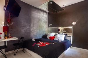 a bedroom with a bed with a black wall at Love Room avec Balnéo in Toulon