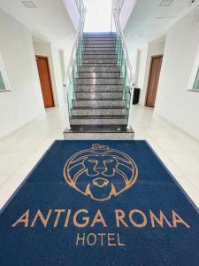 a sign for an antigua roman hotel in a building at Hotel Antiga Roma in Belém