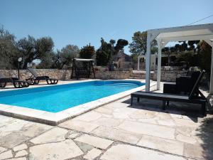 The swimming pool at or close to Trullo Monte Del Sale