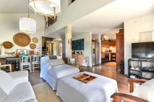 a living room with a couch and a table at Villa Chiuso Torto in Campo nell'Elba