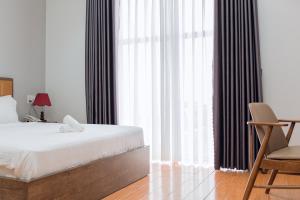 Postel nebo postele na pokoji v ubytování HAPPY HOTEL Tp Rạch Giá, Kiên Giang
