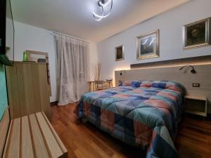 a bedroom with a bed and a wooden floor at B&B Accanto al Focolare in Udine