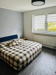 a bedroom with a bed and two windows at Ferienwohnung Jahnke in Ostseebad Karlshagen
