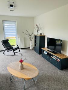 a living room with a tv and a coffee table at Ferienwohnung Jahnke in Ostseebad Karlshagen