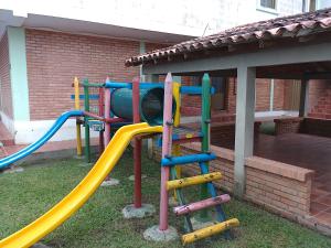 Kawasan permainan kanak-kanak di Cabaña y apartamentos