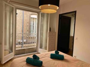 Fotografia z galérie ubytovania Charmant appartement proche du Palais des Papes v Avignone