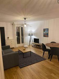Fotografia z galérie ubytovania Charmant appartement proche du Palais des Papes v Avignone