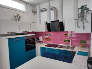Dapur atau dapur kecil di Pop Villa in Zadar for 3 person