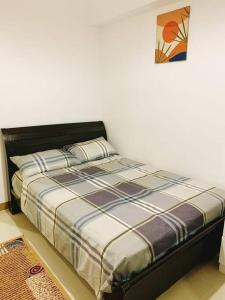 En eller flere senge i et værelse på SM Southmall condo 2br unit with mall view