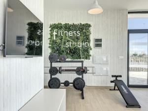 een fitnessruimte met een fitnessbord aan de muur bij Via Celere 2332 Luxury Sea View Apartment in Casares