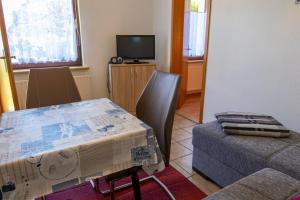 Μια τηλεόραση ή/και κέντρο ψυχαγωγίας στο Ferienunterkunft Sabine