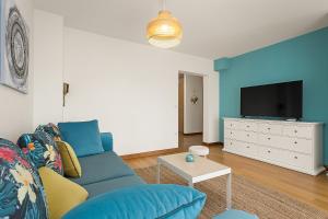 Televiisor ja/või meelelahutuskeskus majutusasutuses Apartments Cesare with Shared Pool