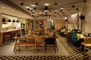 Zoku Paris餐厅或其他用餐的地方