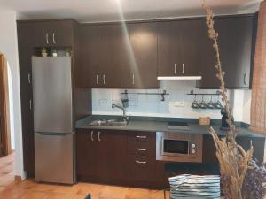 Kuchyňa alebo kuchynka v ubytovaní Isleta apartamento con terraza, vistas y WIFI